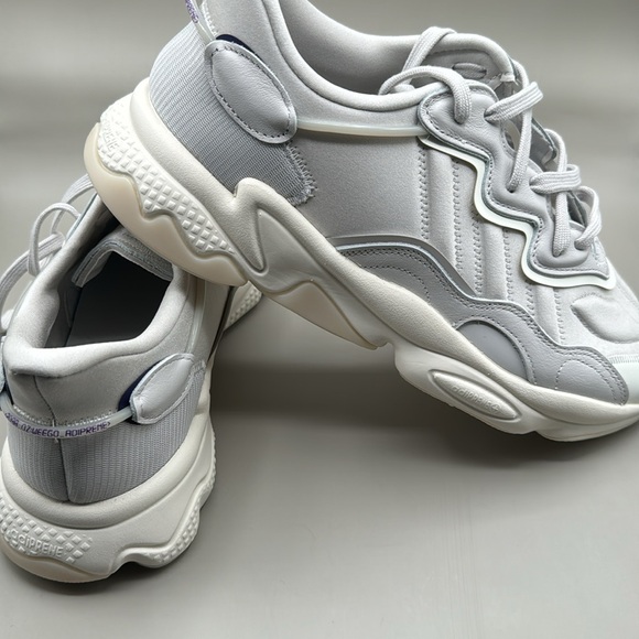 NWT! Adidas Ozweego Sneakers Men’s 11 Light Gray - Picture 2 of 12